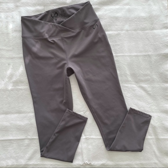 TLF High Waisted Leggings - Picture 2 of 10